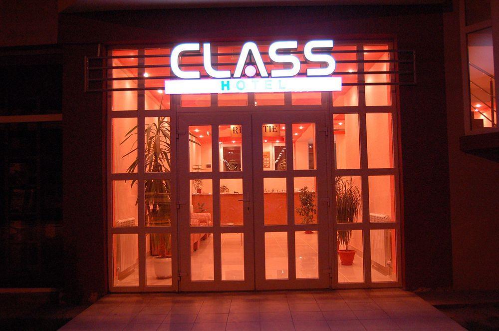 Hotel Class Орадя Экстерьер фото